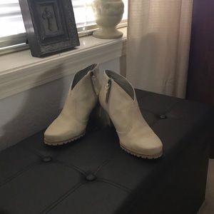 Ankle Boots....8.5 Med....Stylish Women’s